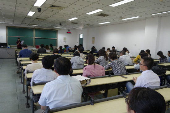汉语进修学院于教一楼701教室召开了全体教职工大会.jpg